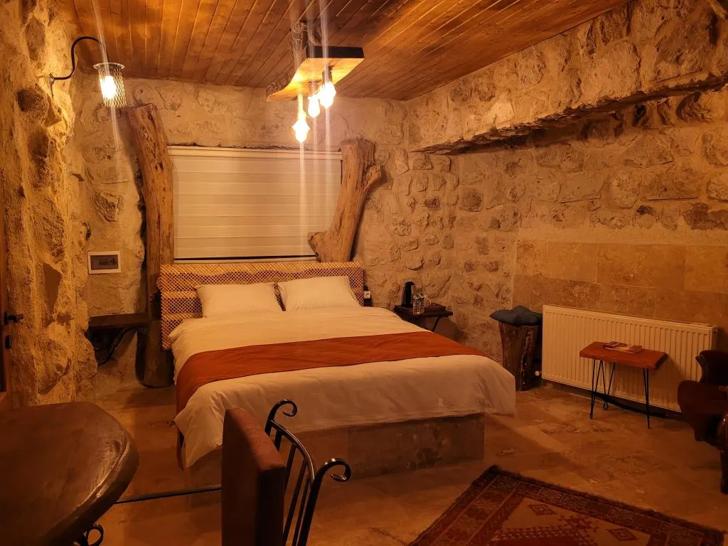 STONE ROOM 103