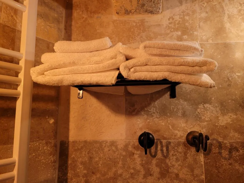 STONE ROOM 103