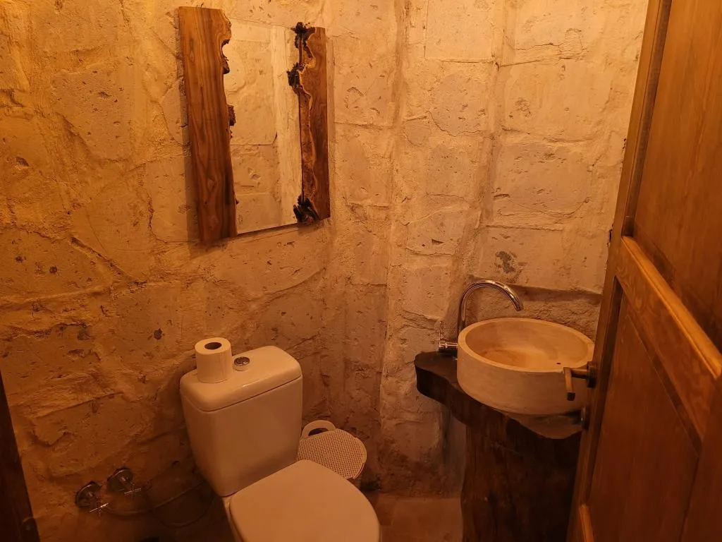 STONE ROOM 106