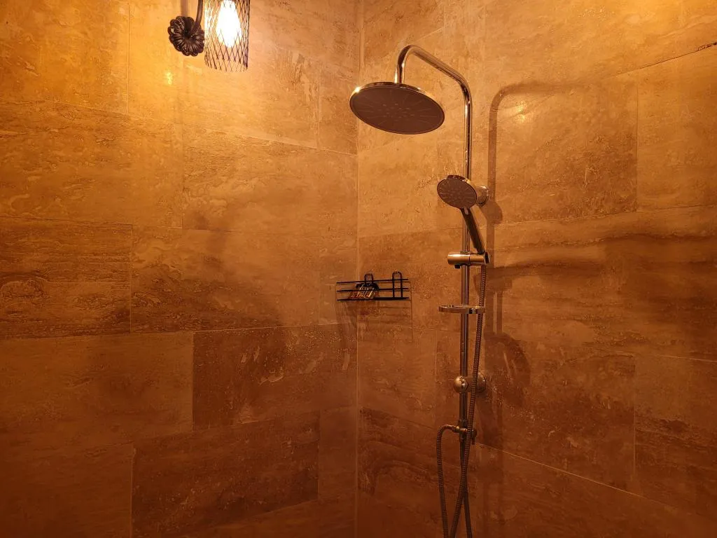 STONE ROOM 106