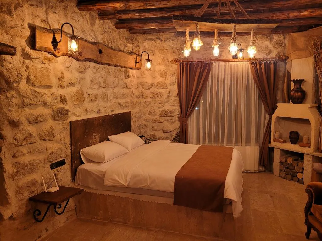 STONE ROOM 106
