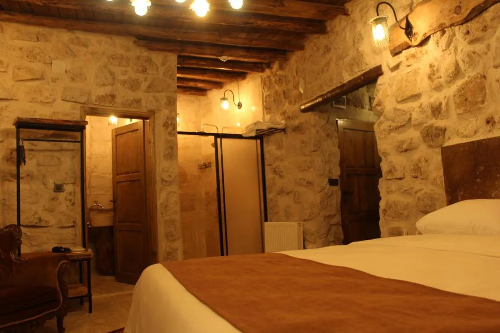 STONE ROOM 106
