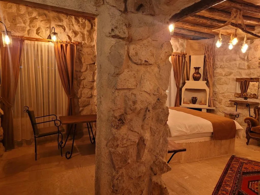 STONE ROOM 106
