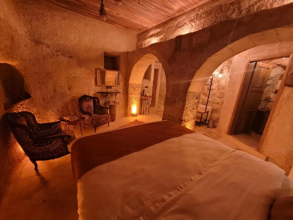 CAVE ROOM 101