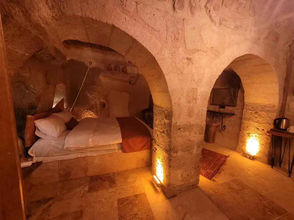 CAVE ROOM 101