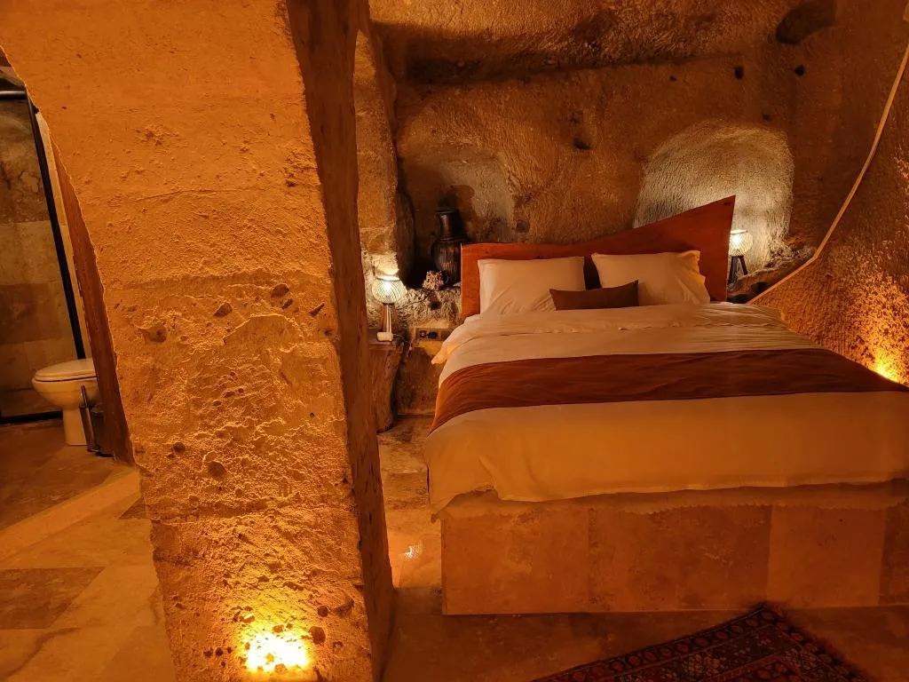 CAVE ROOM 101