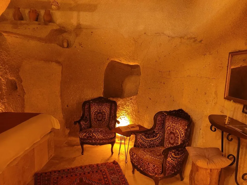 CAVE ROOM 101