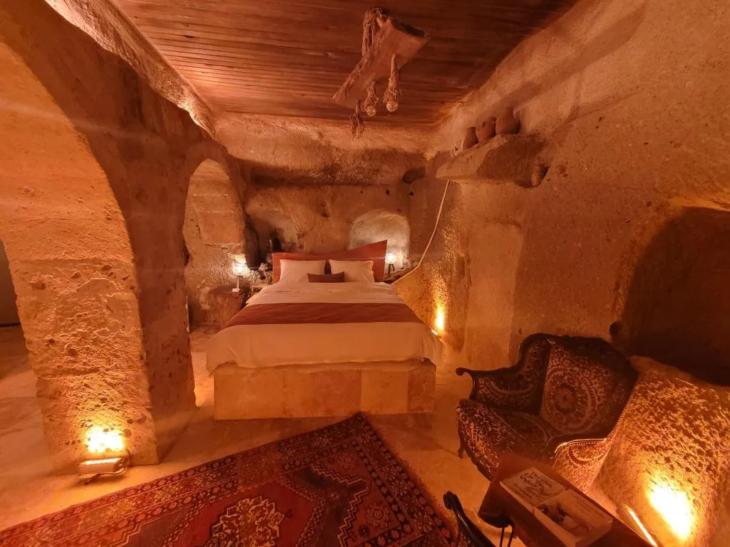 CAVE ROOM 101