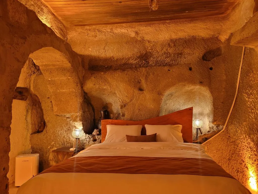 CAVE ROOM 101