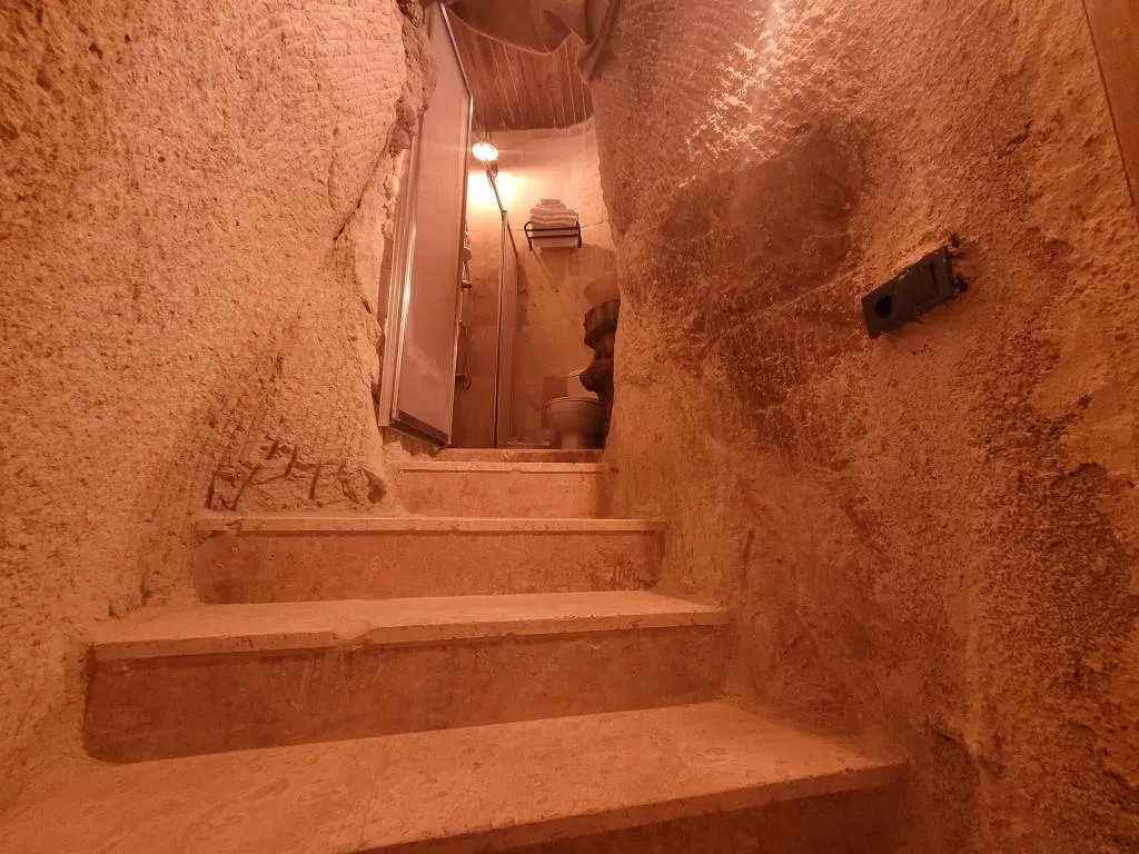 CAVE SUIT 102
