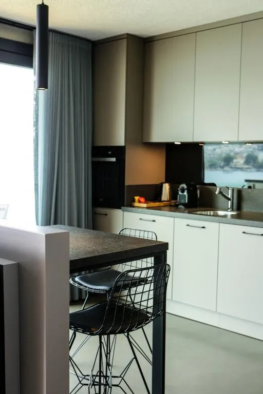 Surfer Caravan Gastro Pub & Gorilla Suite