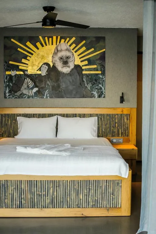 Surfer Caravan Gastro Pub & Gorilla Suite