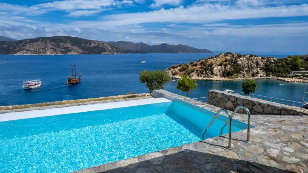 Panoramik Deniz Manzaralı, Sonsuzluk Havuzlu Villa