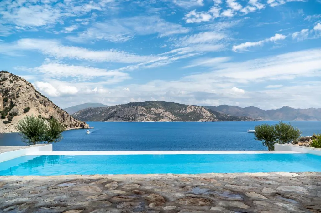 Panoramik Deniz Manzaralı, Sonsuzluk Havuzlu Villa