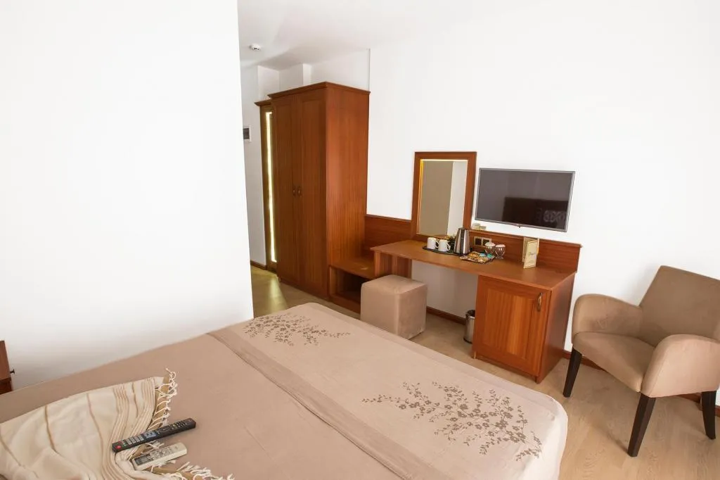 3 Pax Standart Oda, Deniz veya Kara Manzaralı
