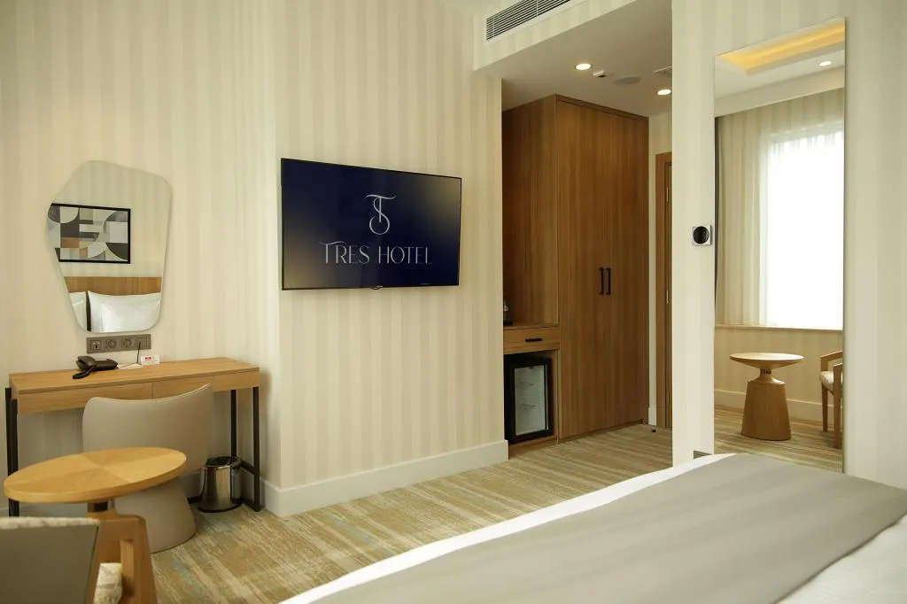 Deluxe French Room