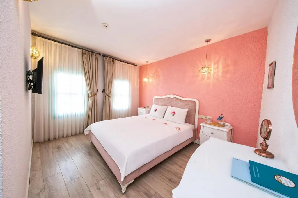Romantik Oda,Sokak Manzaralı