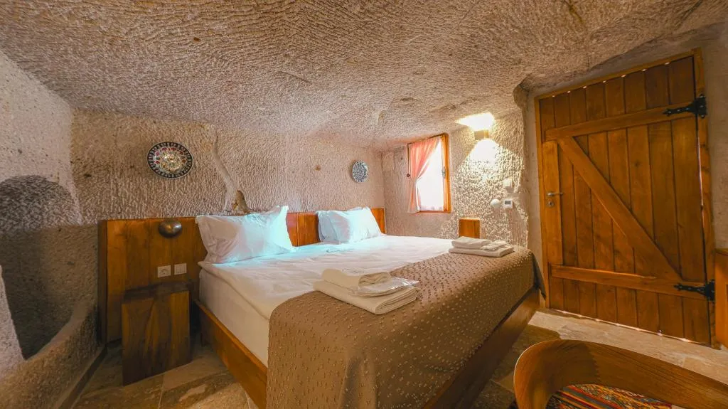 Junior Cave, Vadi Manzaralı, Teraslı,