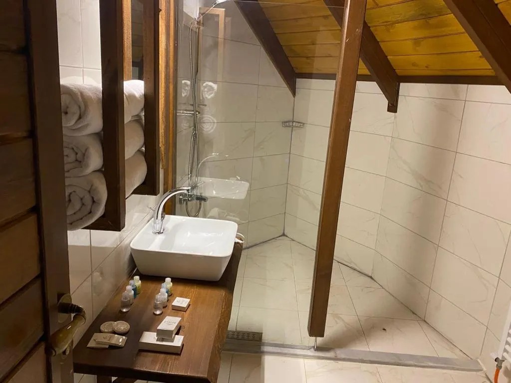 Bungalov İki Tek kişilik Yataklı