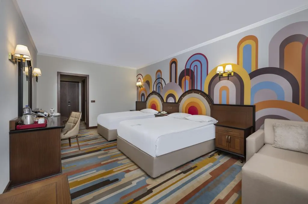 Corner Superior Room Side Sea View Triple