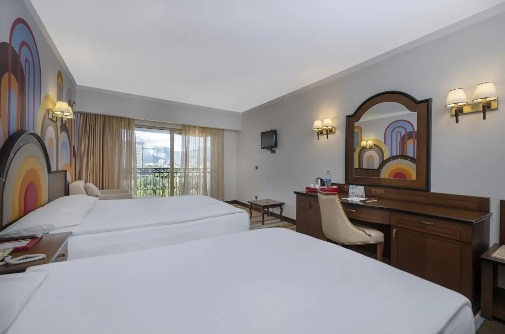 Corner Superior Room Side Sea View Triple