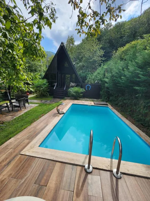 01 Isıtımalı Havuzlu Jakuzili Bungalov