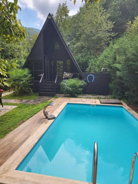 01 Isıtımalı Havuzlu Jakuzili Bungalov