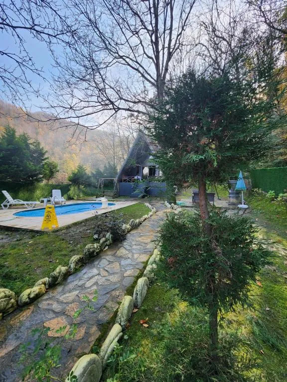 02 Isıtımalı Oval Havuzlu Bungalov