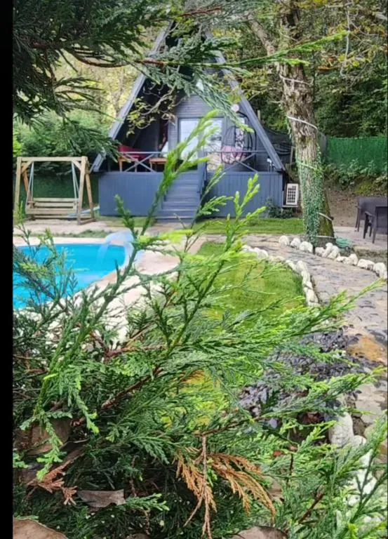 02 Isıtımalı Oval Havuzlu Bungalov