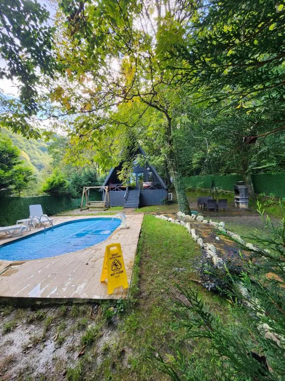 02 Isıtımalı Oval Havuzlu Bungalov