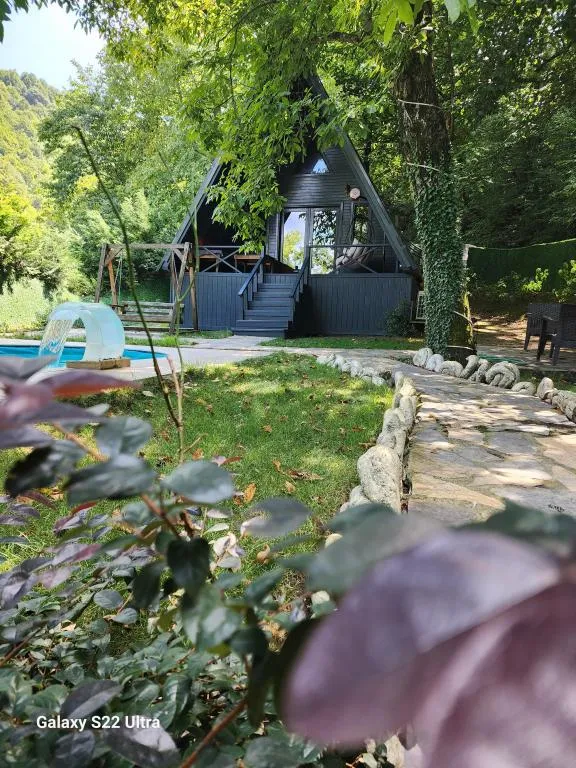 02 Isıtımalı Oval Havuzlu Bungalov