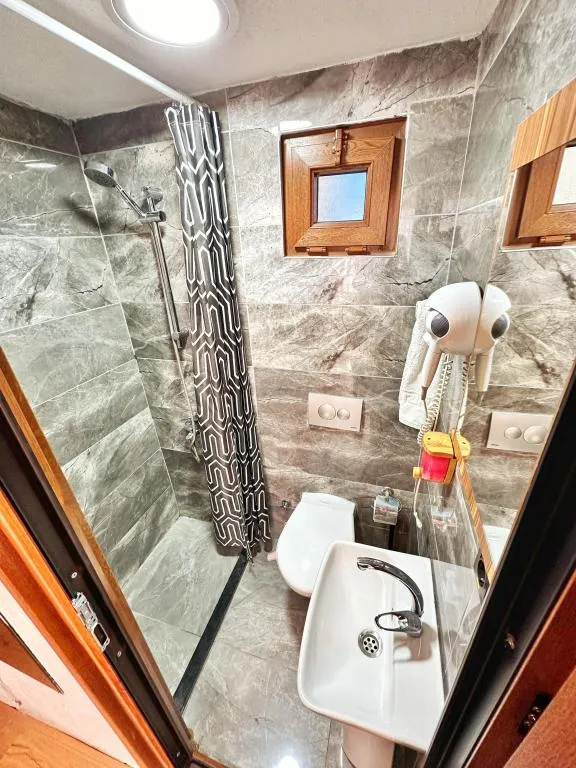 Standart Oda,Sokak Manzaralı,Büyük Yataklı