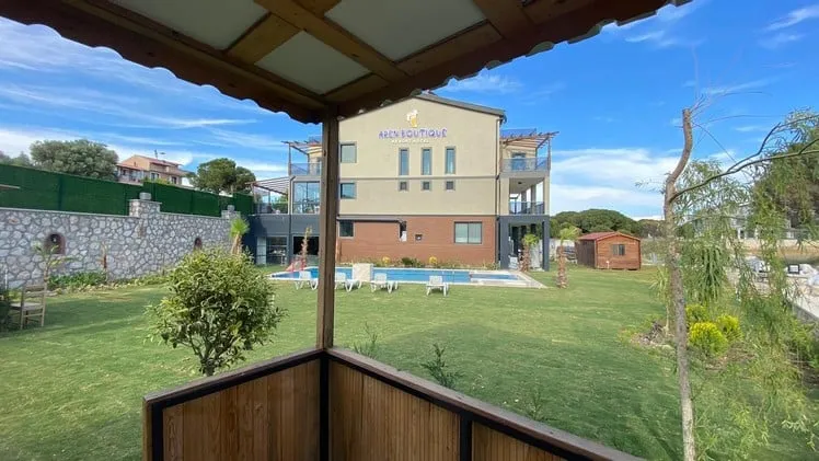 Bungalow,Havuz Manzaralı,Balkonlu