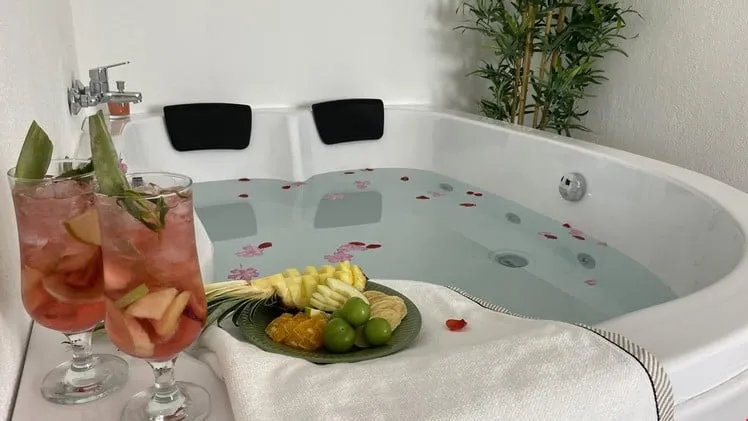 Deluxe Jakuzili Suite,Deniz ve Dağ Manzaralı,Jakuzili