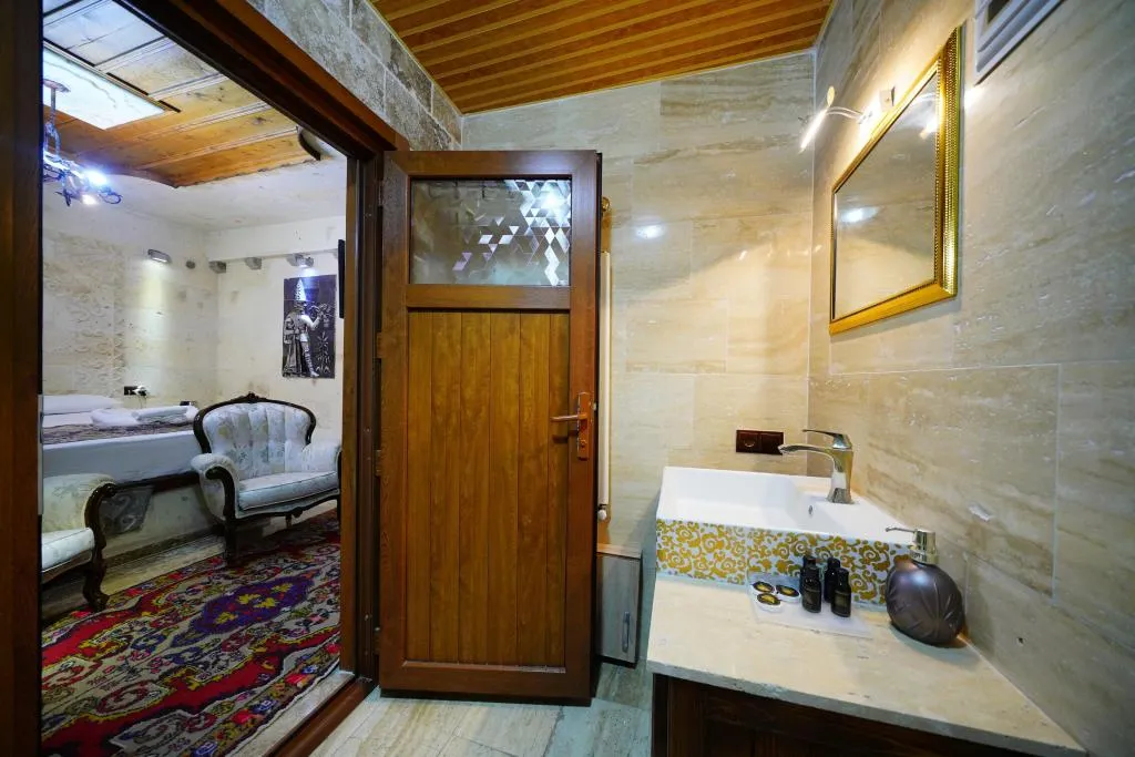 203 DELUXE DOUBLE SUİTE