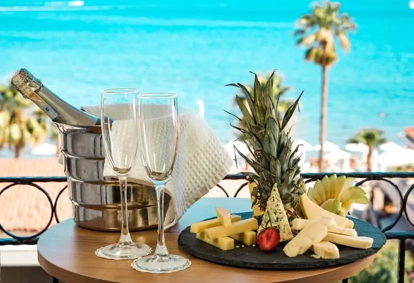 Deluxe Üç Kişilik Oda ,Deniz Manzaralı