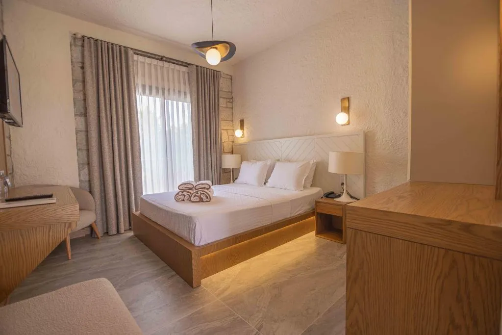 Standart Oda,Bahçe veya Sokak Manzaralı,Fransız Balkonlu