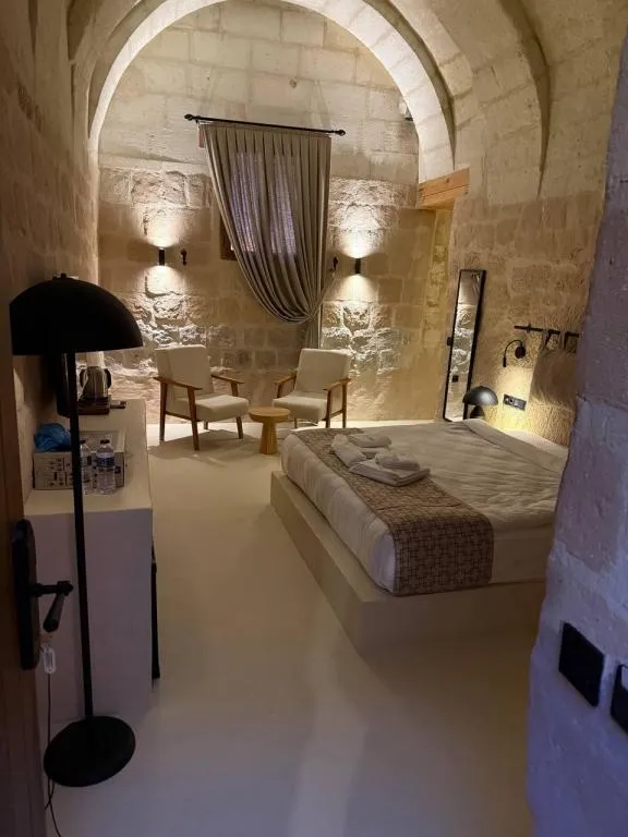 1-2- luxury pool