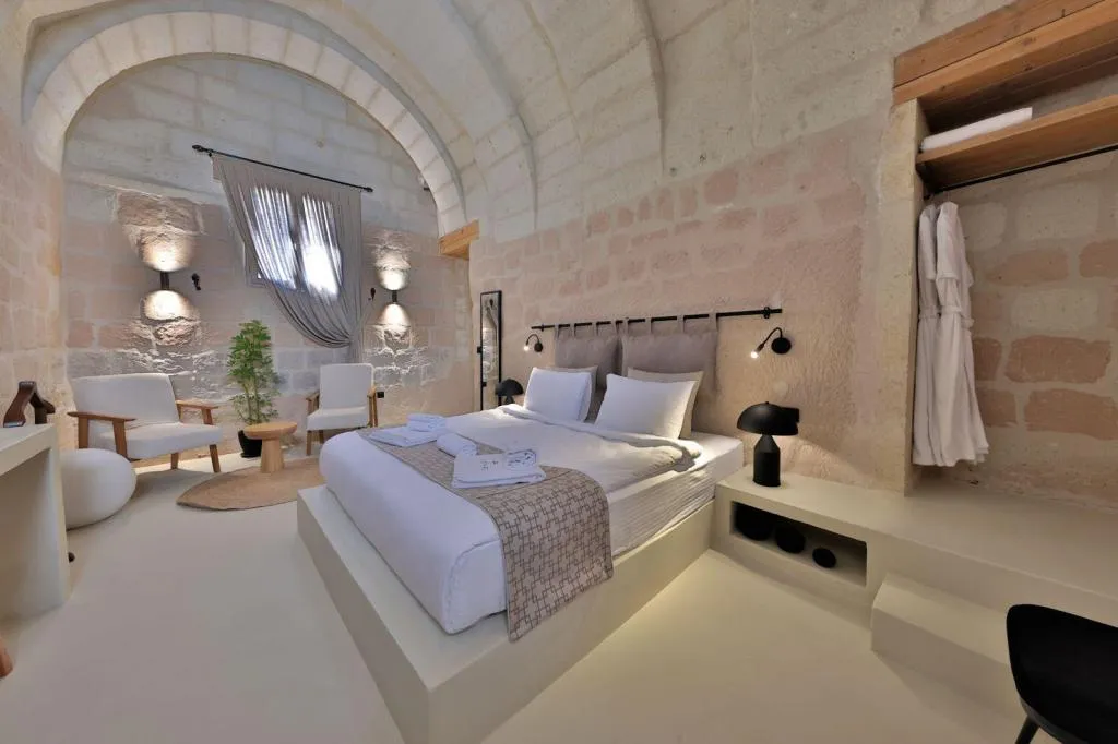 1-2- luxury pool