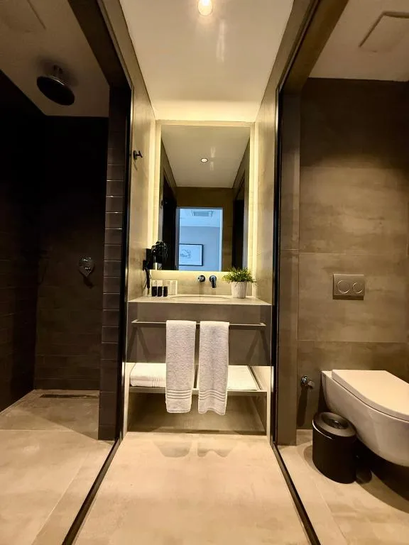 Jakuzili Oda,Şehir Manzaralı