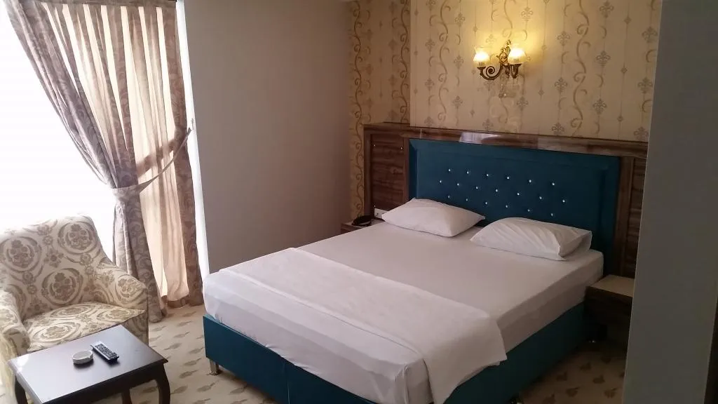 Çift Kişilik,Şehir Manzaralı
