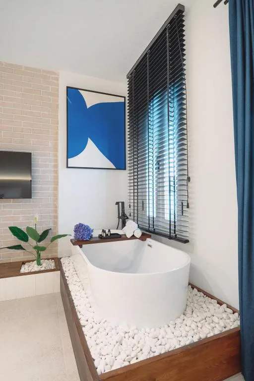 Suite,Kara Manzaralı,Küvetli
