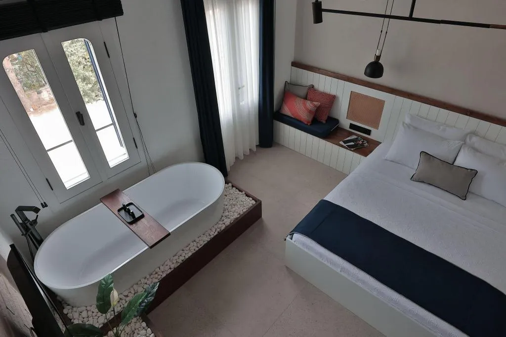 Suite,Kara Manzaralı,Küvetli