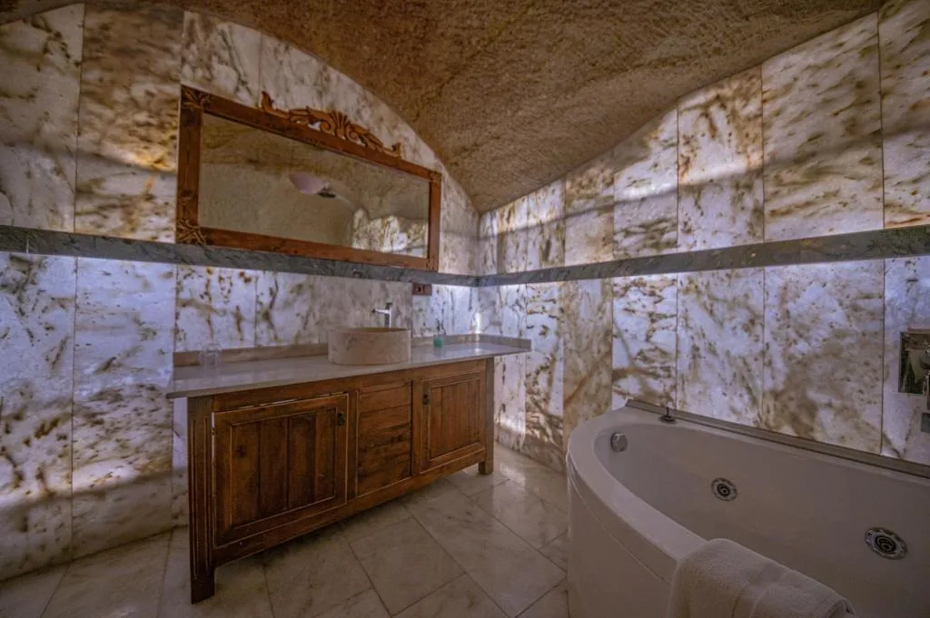 103 Emerald Suite