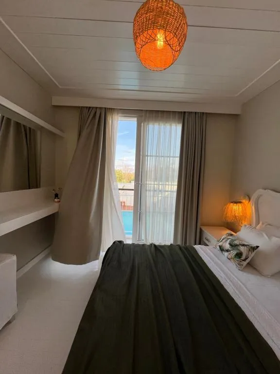 Deluxe Oda,Havuz Manzaralı