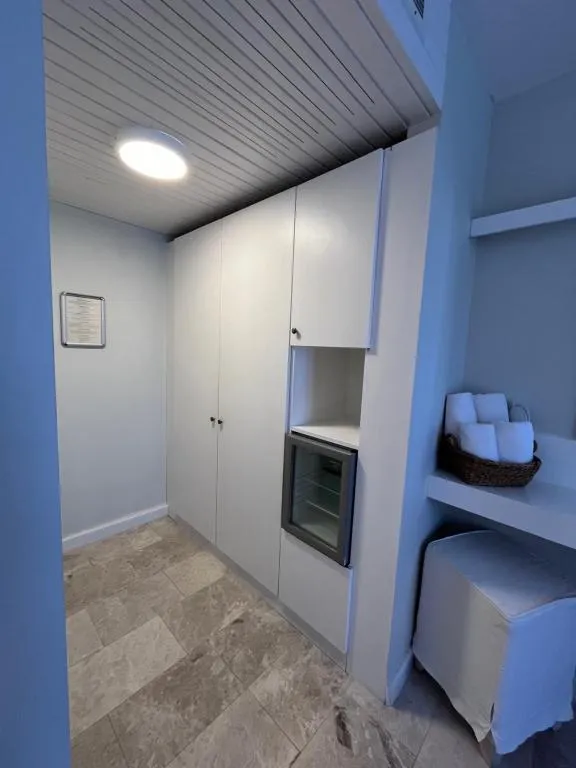 Deluxe Swim Up Room
