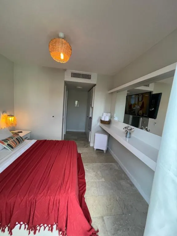 Deluxe Swim Up Room