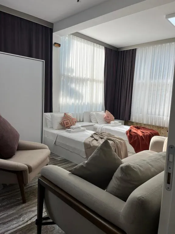 Family Room,Havuz Manzaralı