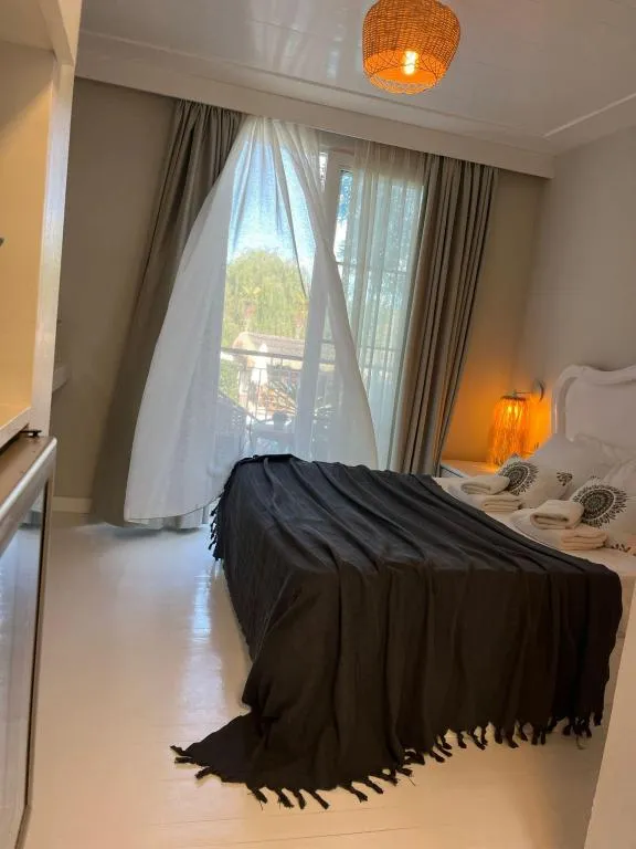 Deluxe Oda,Havuz Manzaralı,Balkonlu