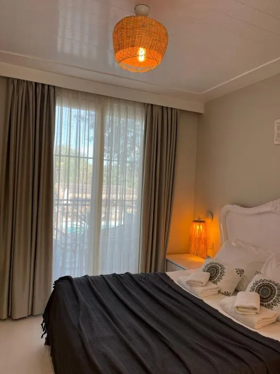 Deluxe Oda,Havuz Manzaralı,Balkonlu
